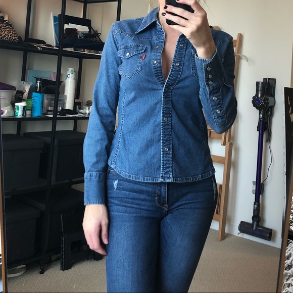 Fitted Levi’s Denim Button Up Shirt - Picture 2 of 3